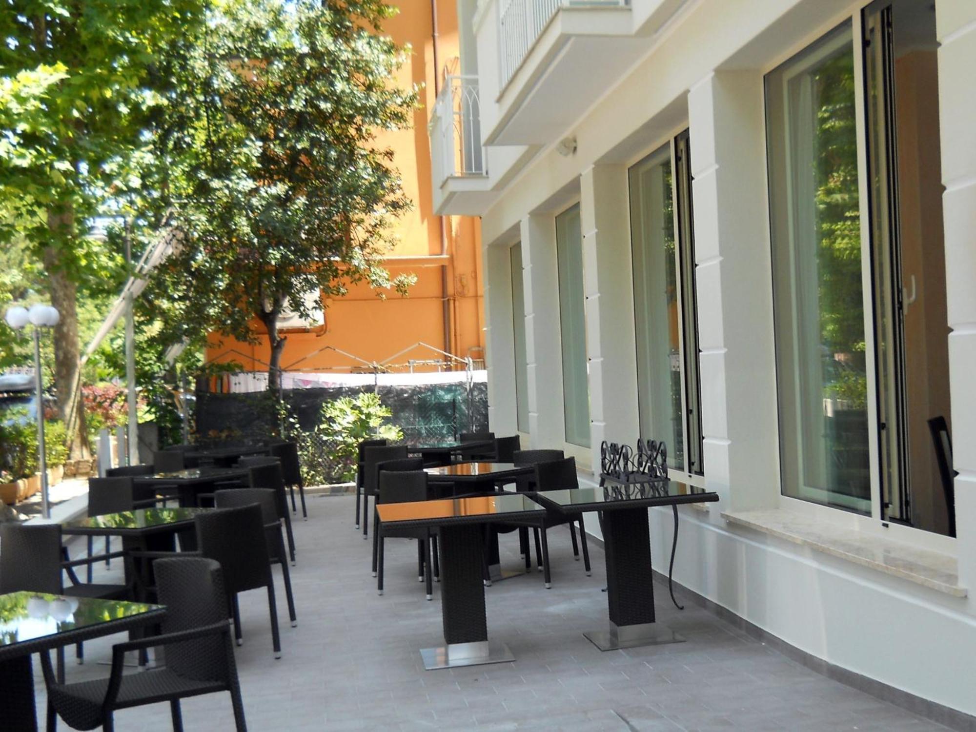 Hotel Favorita Cesenatico Exterior photo