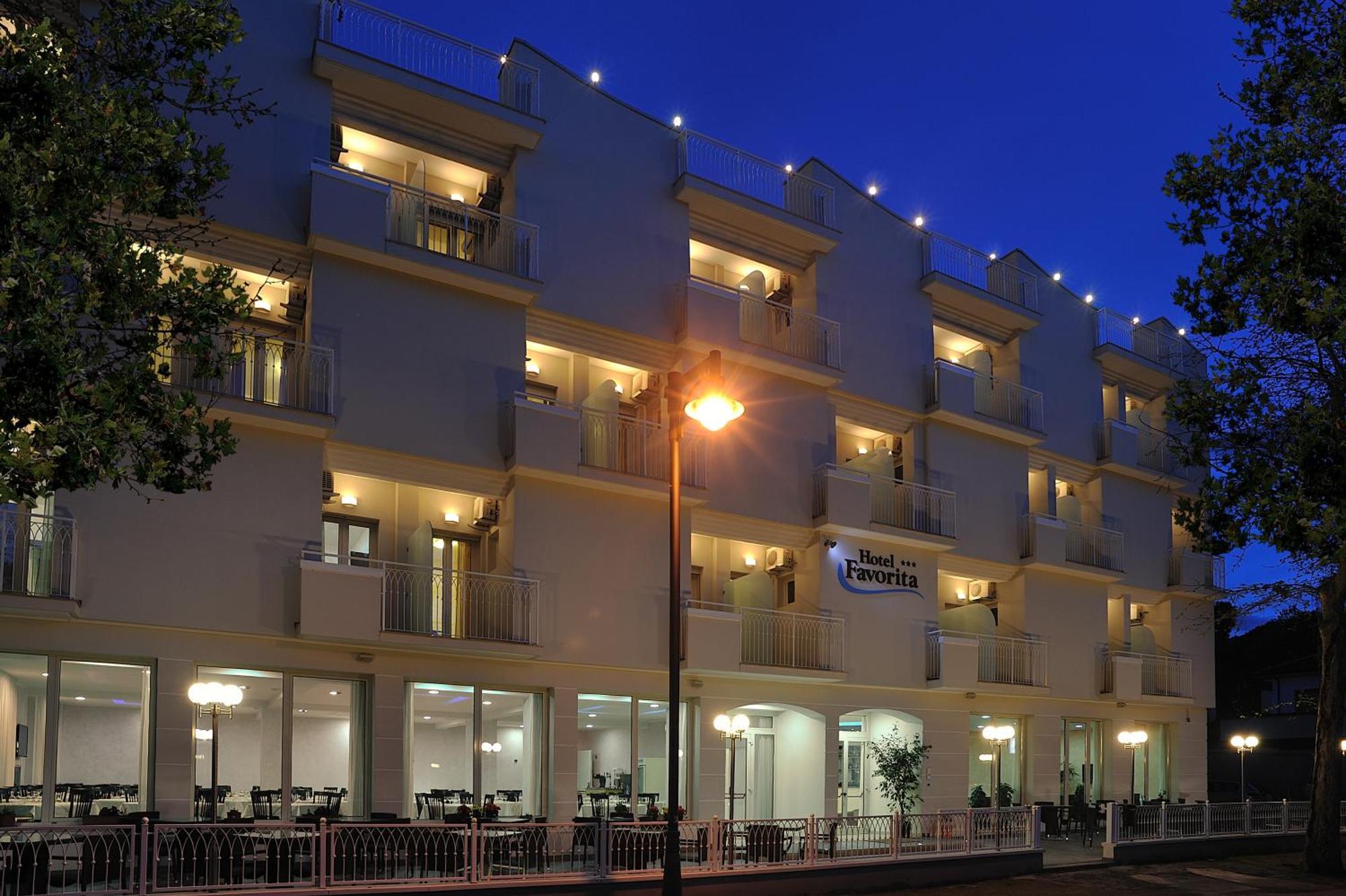 Hotel Favorita Cesenatico Exterior photo