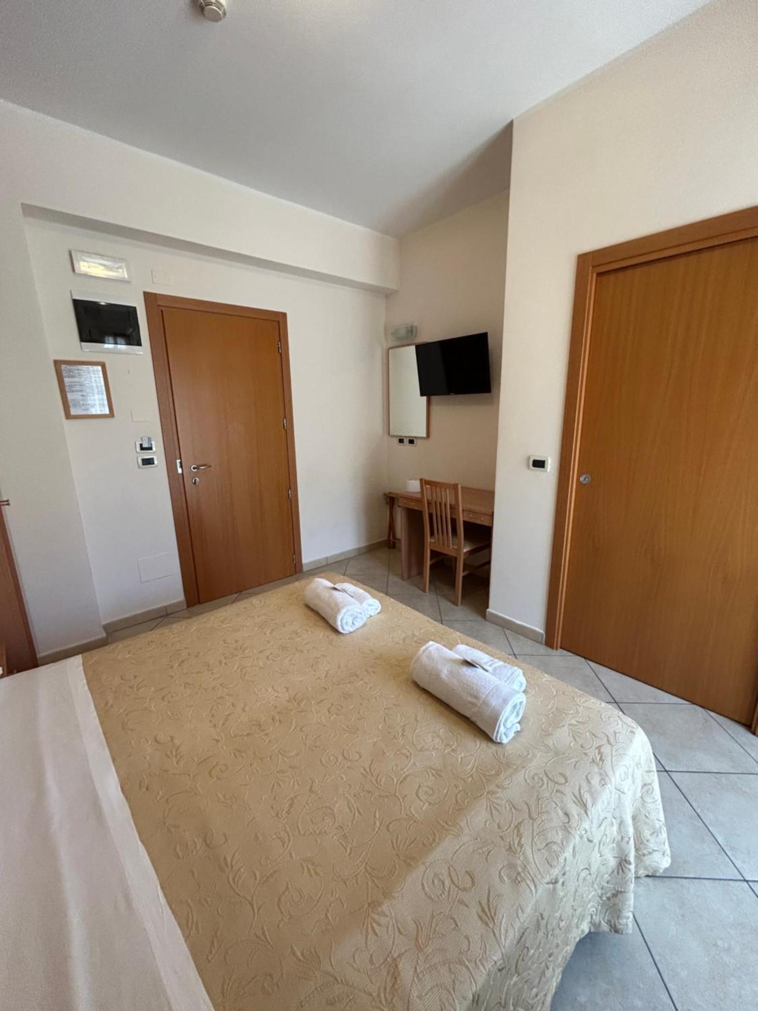 Hotel Favorita Cesenatico Exterior photo