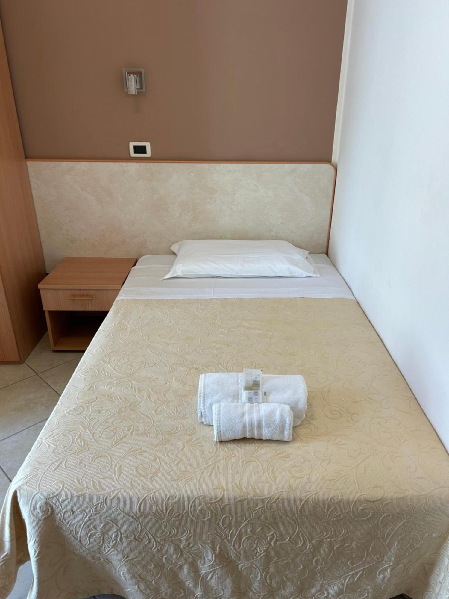 Hotel Favorita Cesenatico Exterior photo