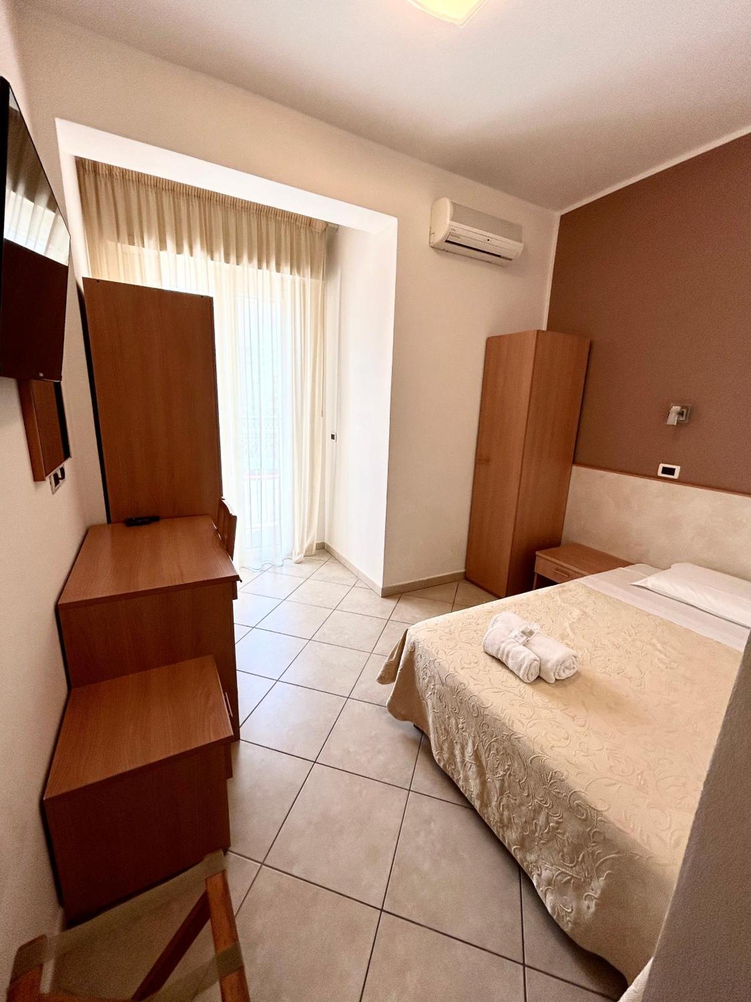 Hotel Favorita Cesenatico Exterior photo
