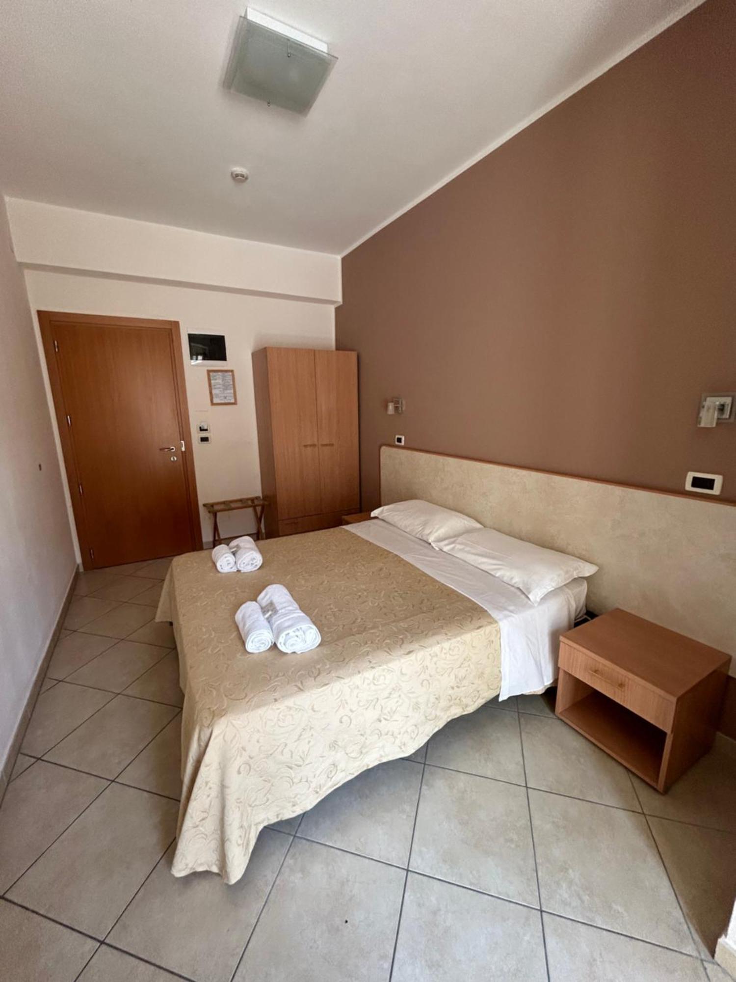 Hotel Favorita Cesenatico Exterior photo
