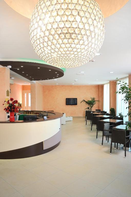 Hotel Favorita Cesenatico Exterior photo