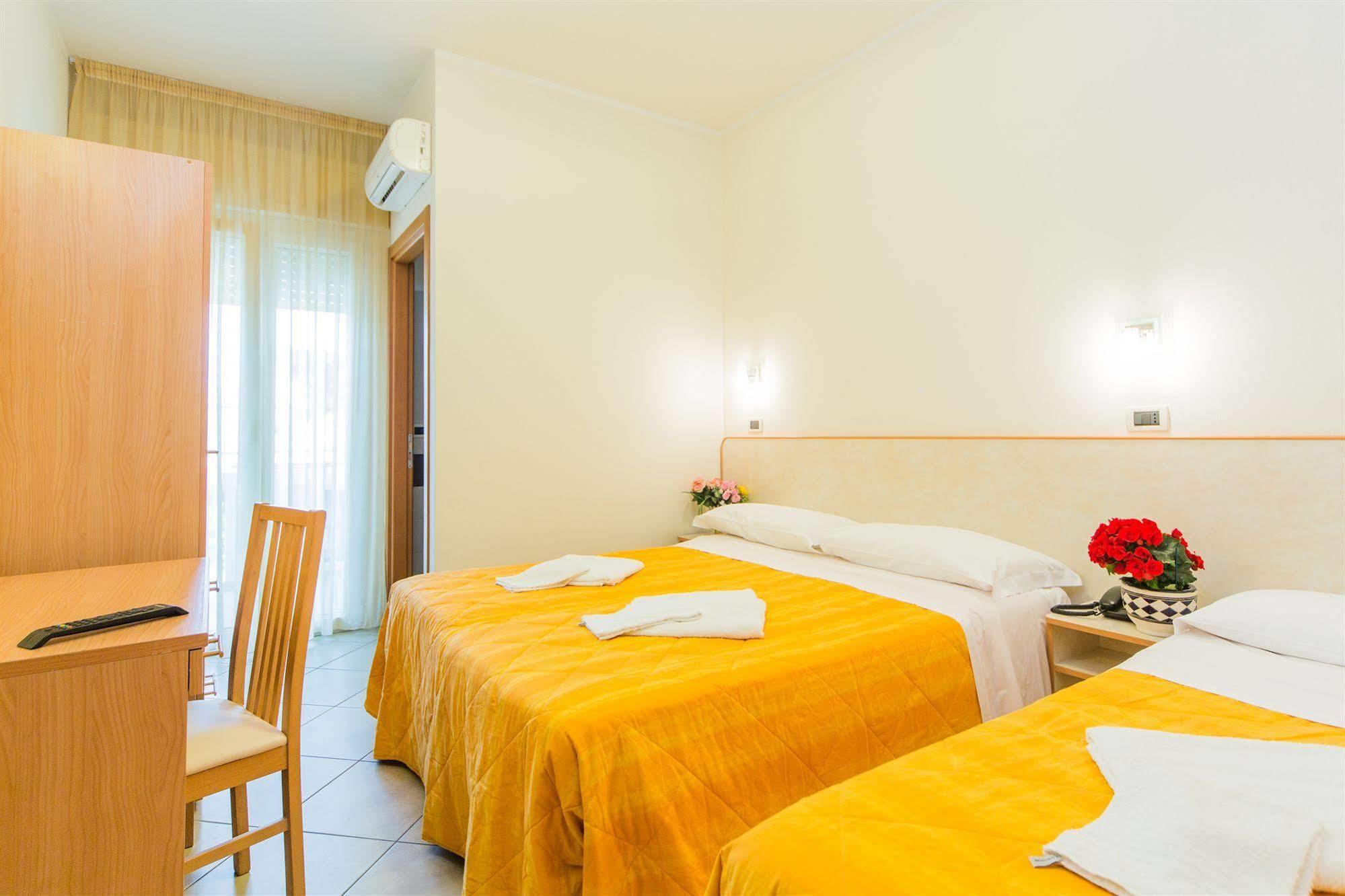 Hotel Favorita Cesenatico Exterior photo