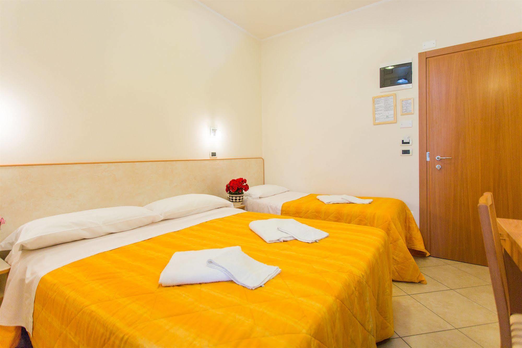 Hotel Favorita Cesenatico Exterior photo