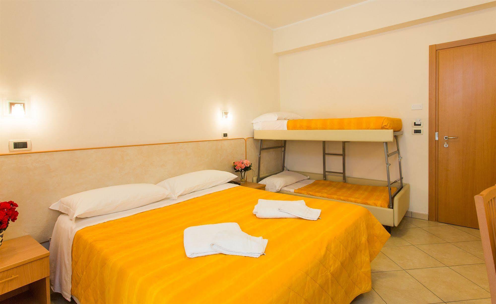 Hotel Favorita Cesenatico Exterior photo